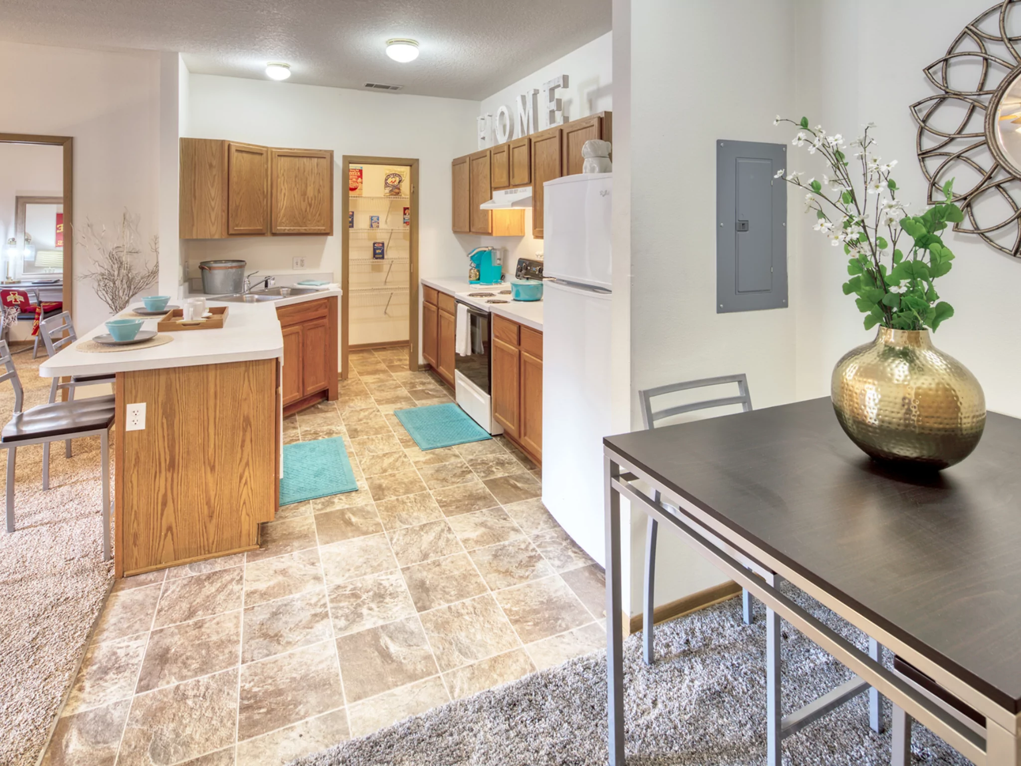 Kitchen & Dining | South Duff Apartments